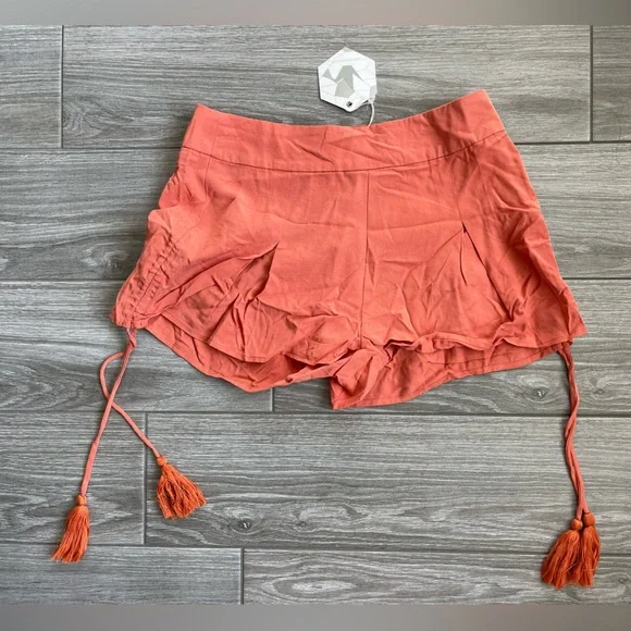Boho Women’s Coral High Waisted Shorts with Tassel Detail, Size Small, NWT!••• - Picture 3 of 8